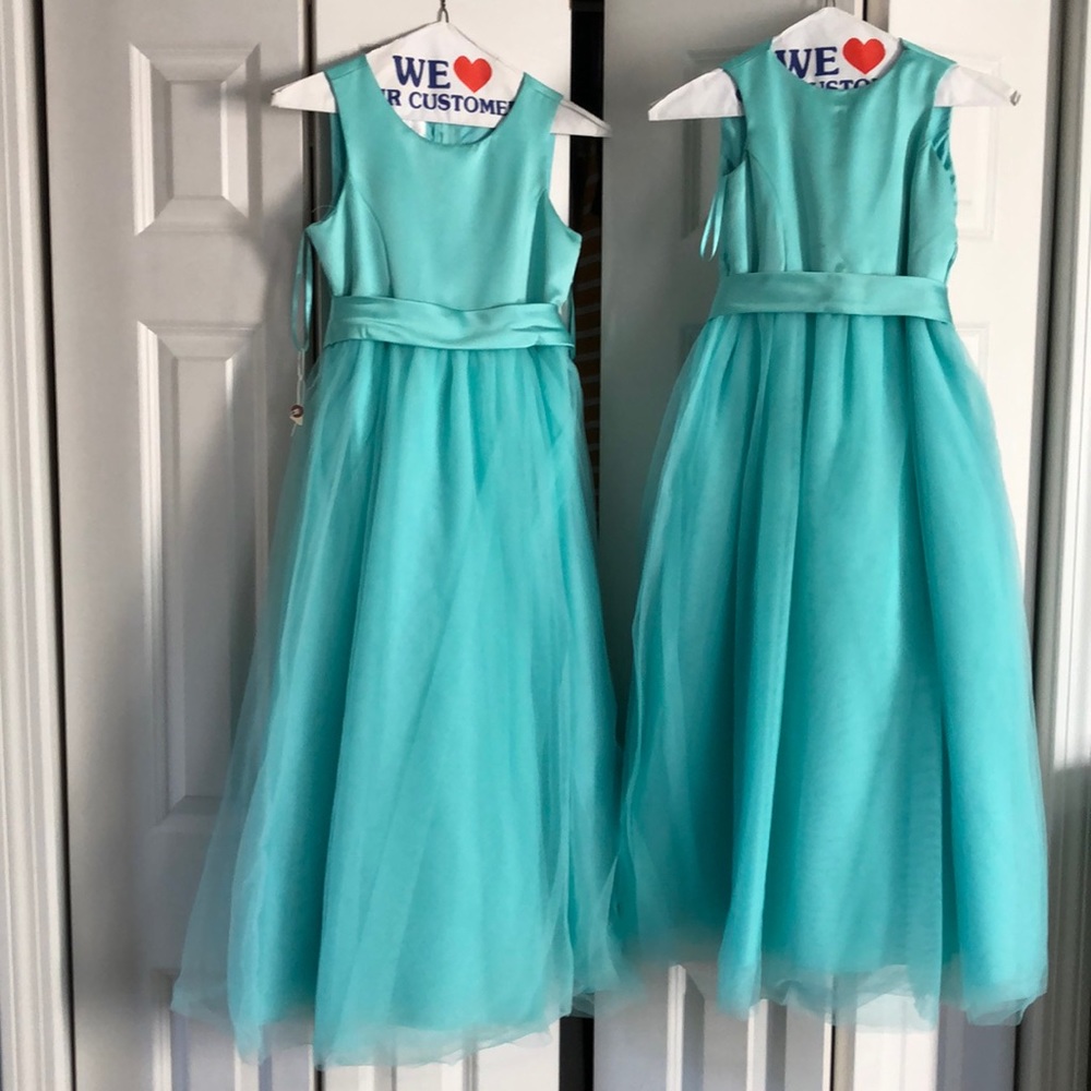 2 bundle flower girl dresses 👗